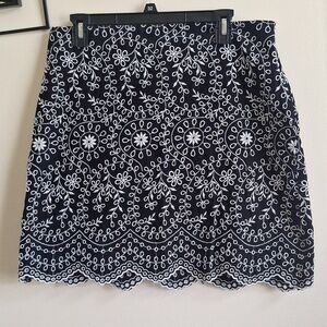 LOFT 100%Cotton Black and White Embroidered Floral Mini Skirt Size 10